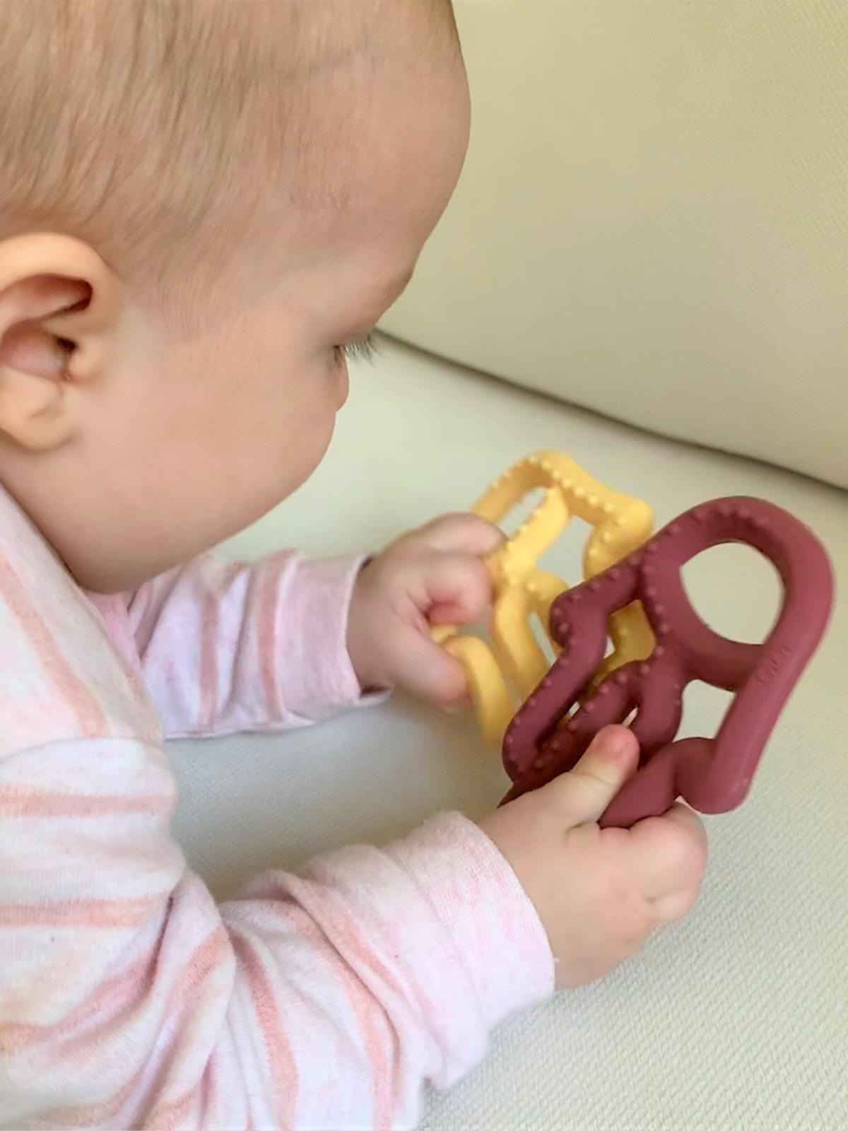 Minik-O Oioi Diş Kaşıyıcı Annenin Eli - Kırmızı