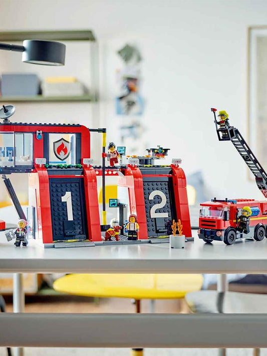 Lego City İtfaiye Kamyonlu İtfaiye Merkezi